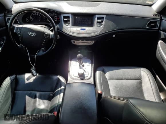 2012 Hyundai Genesis 4.6L z VIN KMHGC4DF6CU171615, wystawiony jako Copart lot #71681814 z przebiegiem 103 219 mil mil oraz Szkoda całkowita • Salvage title. Historia ofert i sprzedaży dostępna na DreamBid. Obrazek 8.