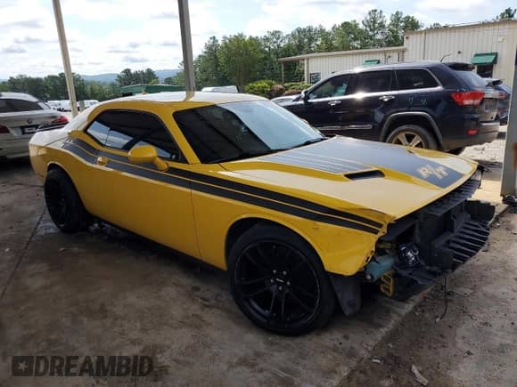 2018 Dodge Challenger R/T with VIN 2C3CDZBT5JH166089, listed as a Copart auction lot 61673525 with 68,933 mi miles and Salvage title. Bid and sale history available at DreamBid. Image 4.