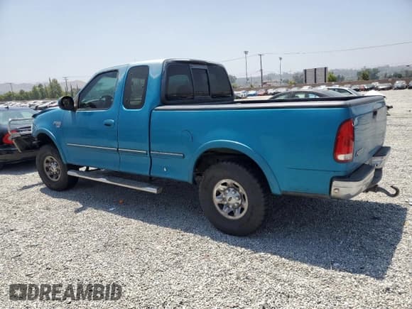 ✅ 1998 Ford F-250 • VIN: 1FTPX28L0WKB51597 • Lot: 61813065. Listed on Copart with 206,958 mi. Free auction sales archive from the USA and detailed vehicle history report at DreamBid. Image 2.