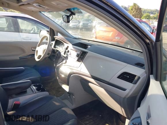 ✅ 2014 Toyota Sienna SE • VIN: 5TDXK3DC3ES494700 • Lot: 42406747. Listed on IAAI with 73,410 mi. Free auction sales archive from the USA and detailed vehicle history report at DreamBid. Image 5.