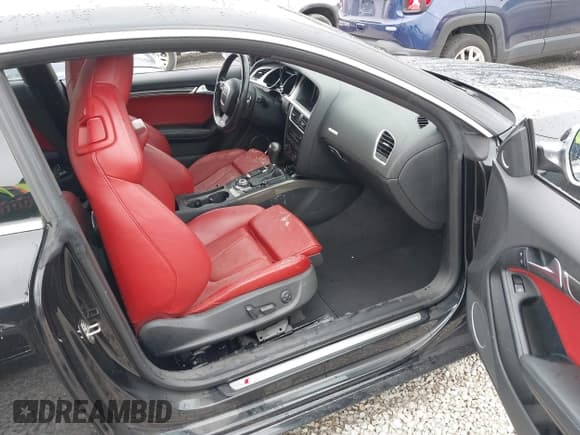 ✅ 2012 Audi S5 Prestige • VIN: WAUVVAFR3CA001917 • Лот: 43025165. Опубликован ранее на IAAI с пробегом 84 497 миль. Бесплатный доступ к архиву аукционных продаж из США и подробный отчёт об истории автомобиля на DreamBid. Изображение 5.