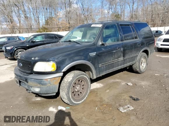 ✅ 2001 Ford Expedition XLT • VIN: 1FMRU16W21LA96383 • Lot: 42085775. Listed on Copart with 110,603 mi. Free auction sales archive from the USA and detailed vehicle history report at DreamBid. Image 1.