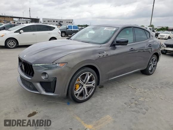 ✅ 2022 Maserati Levante Modena S • VIN: ZN661ZUM4NX393104 • Лот: 54906085. Опубликован ранее на Copart с пробегом 11 800 миль. Бесплатный доступ к архиву аукционных продаж из США и подробный отчёт об истории автомобиля на DreamBid. Изображение 1.
