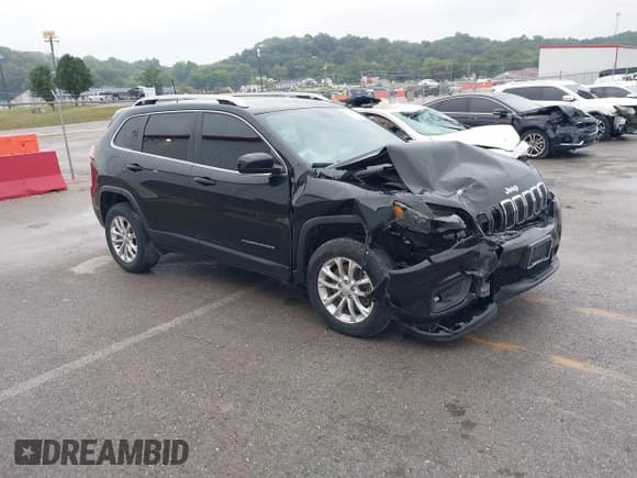 ✅ 2019 Jeep Cherokee Latitude • VIN: 1C4PJLCB3KD482551 • Lot: 43286563. Wystawiony na IAAI z przebiegiem 122 171 mil. Bezpłatny archiwum sprzedaży aukcyjnych z USA i szczegółowy raport historii pojazdu na DreamBid. Zdjęcie 1.