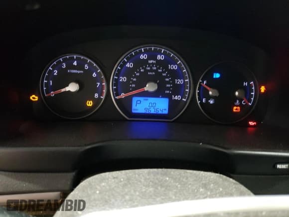 ✅ 2012 Hyundai Santa Fe SE • VIN: 5XYZH4AG3CG117525 • Lot: 75181374. Listed on Copart with 96,764 mi. Free auction sales archive from the USA and detailed vehicle history report at DreamBid. Image 9.