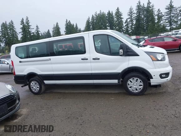 ✅ 2025 Ford Transit Passenger XL • VIN: 1FBAX2Y84SKA50207 • Lot: 43013050. Wystawiony na IAAI z przebiegiem 8 796 mil. Bezpłatny archiwum sprzedaży aukcyjnych z USA i szczegółowy raport historii pojazdu na DreamBid. Zdjęcie 13.