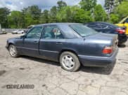✅ 1995 Mercedes-Benz E 320 • VIN: WDBEA32E7SC246184 • Лот: 52570185. Опубликован ранее на Copart с пробегом 122 452 миль. Бесплатный доступ к архиву аукционных продаж из США и подробный отчёт об истории автомобиля на DreamBid. Изображение 2.