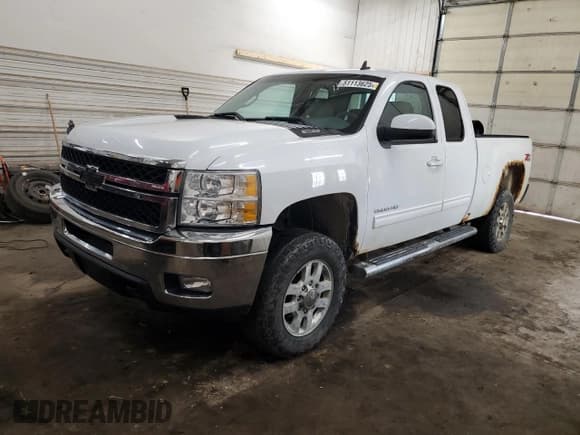 ✅ 2011 Chevrolet Silverado 2500HD LTZ • VIN: 1GC2KYCG4BZ389881 • Lot: 51113625. Listed on Copart with 181,452 mi. Free auction sales archive from the USA and detailed vehicle history report at DreamBid. Image 1.