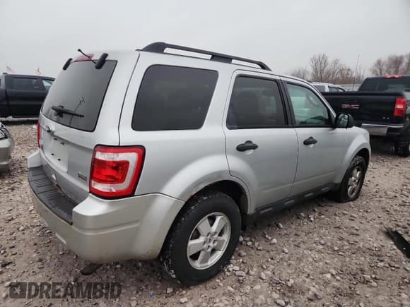 ✅ 2011 Ford Escape XLT • VIN: 1FMCU9DG3BKB02652 • Лот: 92449615. Опубликован ранее на Copart с пробегом 226 687 миль. Бесплатный доступ к архиву аукционных продаж из США и подробный отчёт об истории автомобиля на DreamBid. Изображение 3.