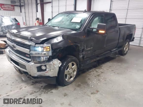 ✅ 2015 Chevrolet Silverado 2500HD LT • VIN: 1GC1KVEG1FF667893 • Lot: 42190250. Wystawiony na IAAI z przebiegiem 216 407 mil. Bezpłatny archiwum sprzedaży aukcyjnych z USA i szczegółowy raport historii pojazdu na DreamBid. Zdjęcie 2.