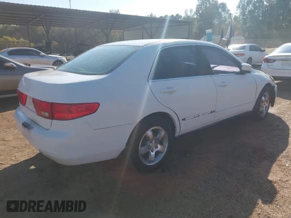 ✅ 2005 Honda Accord LX • VIN: 3HGCM56485G702046 • Lot: 43675637. Listed on IAAI with 249,745 mi. Free auction sales archive from the USA and detailed vehicle history report at DreamBid. Image 4.