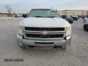 ✅ 2007 Chevrolet Silverado 2500HD Work Truck • VIN: 1GCHK24K47E535835 • Lot: 82085774. Wystawiony na Copart z przebiegiem 187 627 mil. Bezpłatny archiwum sprzedaży aukcyjnych z USA i szczegółowy raport historii pojazdu na DreamBid. Zdjęcie 5.