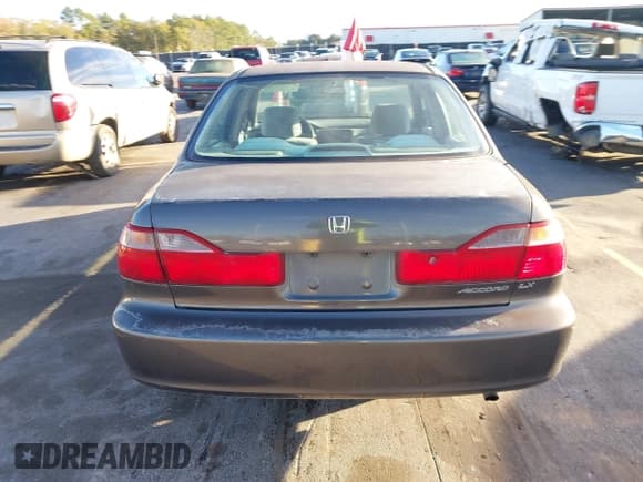 ✅ 1998 Honda Accord LX • VIN: 1HGCG564XWA218550 • Лот: 43909640. Опубликован ранее на IAAI с пробегом 11 495 миль. Бесплатный доступ к архиву аукционных продаж из США и подробный отчёт об истории автомобиля на DreamBid. Изображение 16.