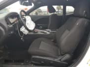 ✅ 2020 Dodge Challenger SXT • VIN: 2C3CDZAG9LH152414 • Lot: 82668843. Wystawiony na Copart z przebiegiem 30 538 mil. Bezpłatny archiwum sprzedaży aukcyjnych z USA i szczegółowy raport historii pojazdu na DreamBid. Zdjęcie 7.