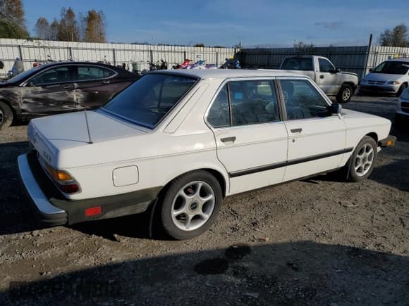 ✅ 1984 BMW 5 Series • VIN: WBADB7403E1193564 • Lot: 75845434. Wystawiony na Copart z przebiegiem 139 457 mil. Bezpłatny archiwum sprzedaży aukcyjnych z USA i szczegółowy raport historii pojazdu na DreamBid. Zdjęcie 3.