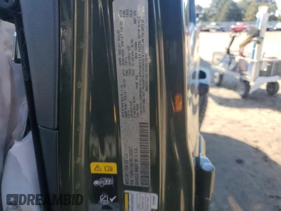 ✅ 2024 Jeep Gladiator Sport S • VIN: 1C6HJTAG1RL102357 • Lot: 90707335. Wystawiony na Copart z przebiegiem 69 820 mil. Bezpłatny archiwum sprzedaży aukcyjnych z USA i szczegółowy raport historii pojazdu na DreamBid. Zdjęcie 13.