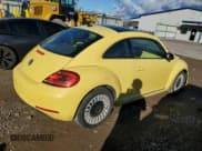 ✅ 2013 Volkswagen Beetle 2.5L • VIN: 3VWJP7AT2DM665614 • Lot: 90881555. Wystawiony na Copart z przebiegiem 113 506 mil. Bezpłatny archiwum sprzedaży aukcyjnych z USA i szczegółowy raport historii pojazdu na DreamBid. Zdjęcie 3.