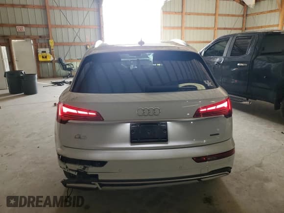 ✅ 2021 Audi Q5 Premium • VIN: WA1AAAFY1M2030469 • Lot: 91212365. Wystawiony na Copart z przebiegiem 52 013 mil. Bezpłatny archiwum sprzedaży aukcyjnych z USA i szczegółowy raport historii pojazdu na DreamBid. Zdjęcie 6.