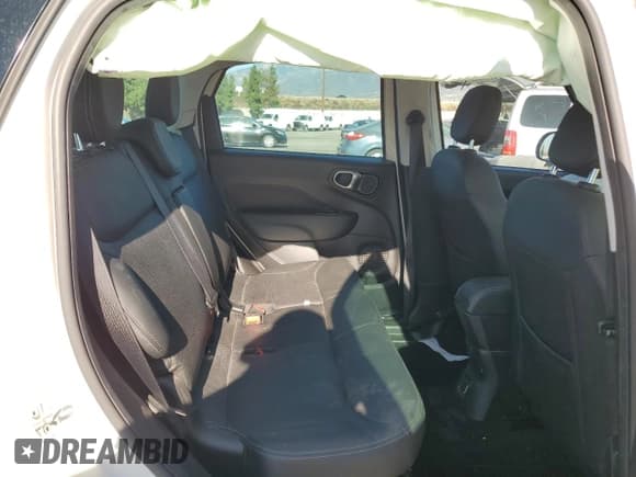 ✅ 2019 FIAT 500L Trekking • VIN: ZFBNFADH6KZ042149 • Lot: 81961714. Listed on Copart with 51,554 mi. Free auction sales archive from the USA and detailed vehicle history report at DreamBid. Image 10.
