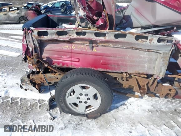 ✅ 2005 Chevrolet Silverado 1500 LT • VIN: 1GCEC19T15Z296326 • Лот: 41604712. Опубликован ранее на IAAI с пробегом Не указан. Бесплатный доступ к архиву аукционных продаж из США и подробный отчёт об истории автомобиля на DreamBid. Изображение 18.