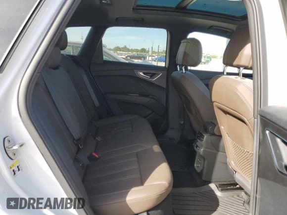 ✅ 2023 Audi Q4 e-tron • VIN: WA1ACBFZ9PP048203 • Лот: 77929373. Опубликован ранее на Copart с пробегом 6 045 миль. Бесплатный доступ к архиву аукционных продаж из США и подробный отчёт об истории автомобиля на DreamBid. Изображение 11.