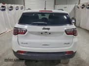 ✅ 2023 Jeep Compass Latitude • VIN: 3C4NJDBN1PT553028 • Lot: 95560195. Wystawiony na Copart z przebiegiem 77 942 mil. Bezpłatny archiwum sprzedaży aukcyjnych z USA i szczegółowy raport historii pojazdu na DreamBid. Zdjęcie 6.
