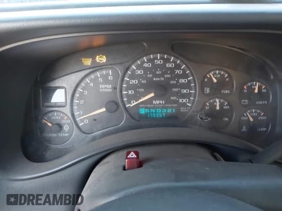 ✅ 2002 Chevrolet Silverado 2500HD LS • VIN: 1GCHK29U42E209682 • Lot: 43628709. Wystawiony na IAAI z przebiegiem 179 357 mil. Bezpłatny archiwum sprzedaży aukcyjnych z USA i szczegółowy raport historii pojazdu na DreamBid. Zdjęcie 7.