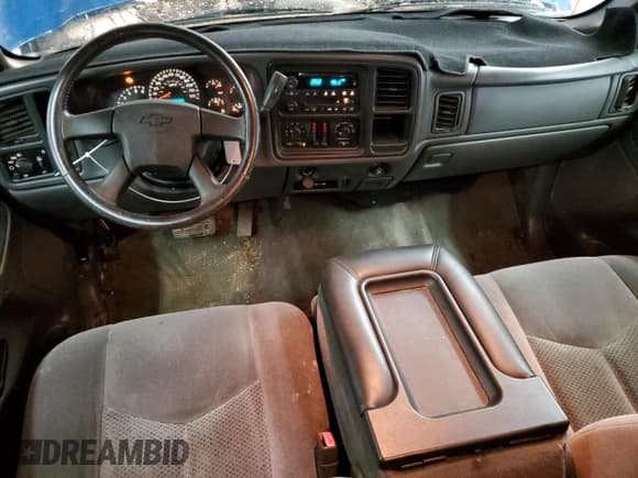 ✅ 2006 Chevrolet Silverado 1500 Work Truck • VIN: 1GCEC19V66Z193647 • Лот: 76370964. Опубликован ранее на Copart с пробегом 229 708 миль. Бесплатный доступ к архиву аукционных продаж из США и подробный отчёт об истории автомобиля на DreamBid. Изображение 8.