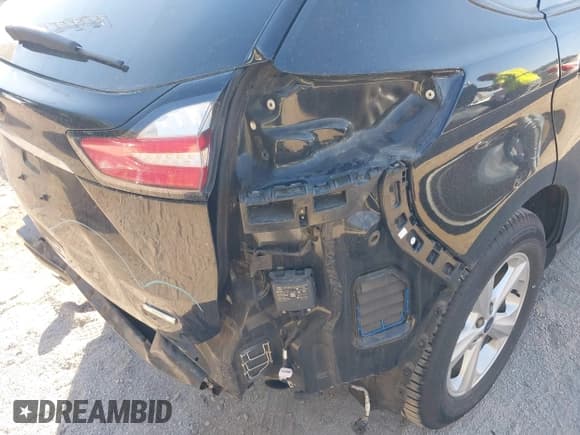 ✅ 2019 Ford Edge SE • VIN: 2FMPK4G90KBC50758 • Lot: 43112784. Listed on IAAI with 100,217 mi. Free auction sales archive from the USA and detailed vehicle history report at DreamBid. Image 17.