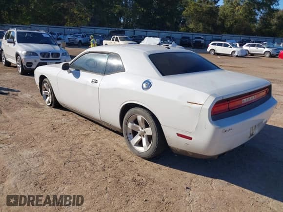 ✅ 2011 Dodge Challenger • VIN: 2B3CJ4DG6BH581755 • Lot: 43572705. Wystawiony na IAAI z przebiegiem Nie podano. Bezpłatny archiwum sprzedaży aukcyjnych z USA i szczegółowy raport historii pojazdu na DreamBid. Zdjęcie 3.