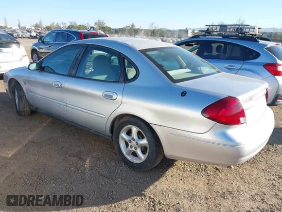 ✅ 2000 Ford Taurus SES • VIN: 1FAFP55S5YA139047 • Lot: 43899558. Wystawiony na IAAI z przebiegiem 125 218 mil. Bezpłatny archiwum sprzedaży aukcyjnych z USA i szczegółowy raport historii pojazdu na DreamBid. Zdjęcie 3.