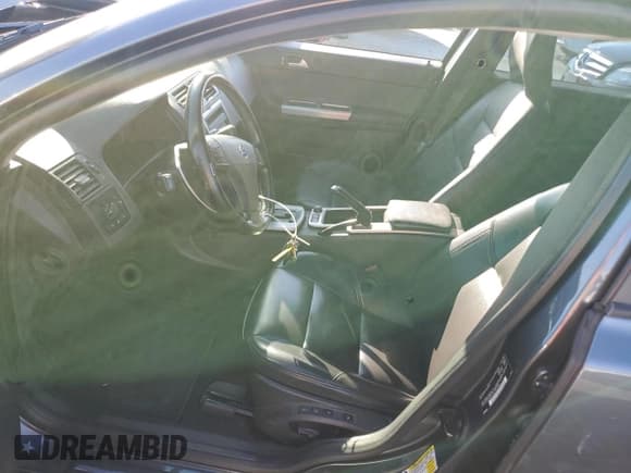 ✅ 2010 Volvo V50 • VIN: YV1390MW3A2537432 • Лот: 75631654. Опубликован ранее на Copart с пробегом 120 536 миль. Бесплатный доступ к архиву аукционных продаж из США и подробный отчёт об истории автомобиля на DreamBid. Изображение 7.