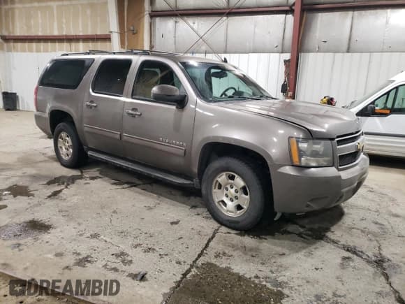 ✅ 2011 Chevrolet Suburban LS • VIN: 1GNSKHE33BR296058 • Lot: 42045125. Listed on Copart with 218,708 mi. Free auction sales archive from the USA and detailed vehicle history report at DreamBid. Image 4.