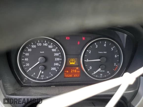 2006 BMW 3 Series 325i z VIN WBAVB13556KR56078, wystawiony jako Copart lot #78587984 z przebiegiem 165 240 mil mil oraz Czysty tytuł • Clean title. Historia ofert i sprzedaży dostępna na DreamBid. Obrazek 9.