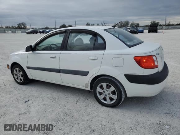 ✅ 2007 Kia Rio LX • VIN: KNADE123X76240886 • Lot: 88583015. Wystawiony na Copart z przebiegiem 60 243 mil. Bezpłatny archiwum sprzedaży aukcyjnych z USA i szczegółowy raport historii pojazdu na DreamBid. Zdjęcie 2.