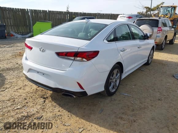 ✅ 2018 Hyundai Sonata Sport Plus • VIN: 5NPE34AF1JH689526 • Lot: 43573033. Listed on IAAI with 48,381 mi. Free auction sales archive from the USA and detailed vehicle history report at DreamBid. Image 4.