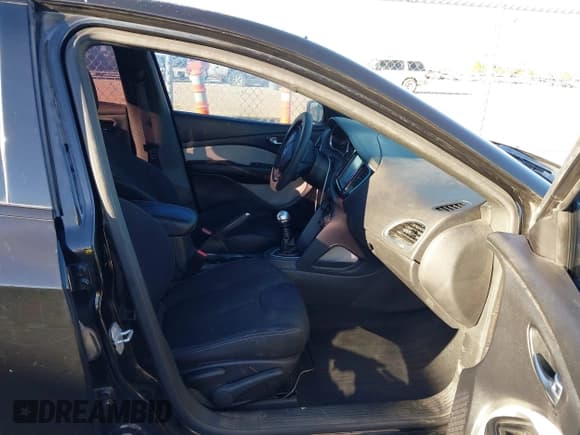 ✅ 2015 Dodge Dart SXT • VIN: 1C3CDFBBXFD150237 • Lot: 43523980. Listed on IAAI with 97,985 mi. Free auction sales archive from the USA and detailed vehicle history report at DreamBid. Image 5.