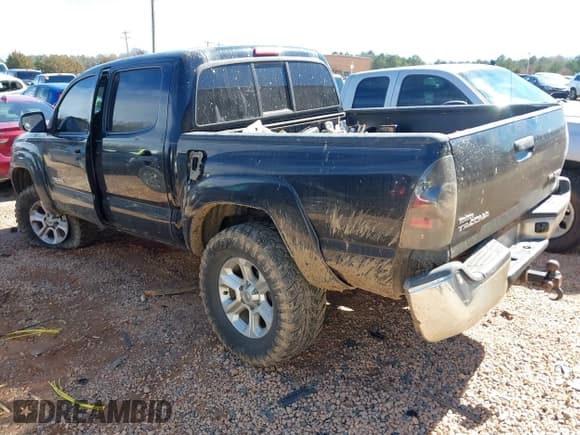 ✅ 2013 Toyota Tacoma • VIN: 3TMLU4EN3DM106670 • Lot: 41696618. Listed on IAAI with 176,353 mi. Free auction sales archive from the USA and detailed vehicle history report at DreamBid. Image 3.