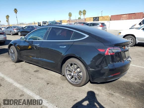 ✅ 2019 Tesla Model 3 Mid Range • VIN: 5YJ3E1EA3KF331097 • Lot: 90698445. Wystawiony na Copart z przebiegiem 211 381 mil. Bezpłatny archiwum sprzedaży aukcyjnych z USA i szczegółowy raport historii pojazdu na DreamBid. Zdjęcie 2.