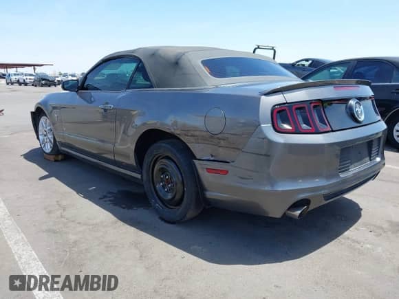 2014 Ford Mustang V6 с VIN 1ZVBP8EM1E5291808, выставлен на аукционе IAAI как лот 42353380 с пробегом 87 733 миль миль и . История ставок и продаж доступна на DreamBid. Изображение 3.