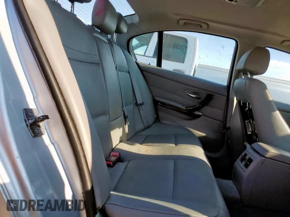 ✅ 2010 BMW 3 Series 328i • VIN: WBAPH7G51ANM52106 • Lot: 84205015. Wystawiony na Copart z przebiegiem 81 776 mil. Bezpłatny archiwum sprzedaży aukcyjnych z USA i szczegółowy raport historii pojazdu na DreamBid. Zdjęcie 10.