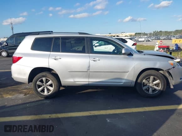 ✅ 2010 Toyota Highlander • VIN: 5TDZA3EH9AS001022 • Lot: 43753726. Listed on IAAI with 298,166 mi. Free auction sales archive from the USA and detailed vehicle history report at DreamBid. Image 14.