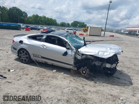 ✅ 2014 Mercedes-Benz C 250 • VIN: WDDGJ4HB0EG198267 • Lot: 42495263. Wystawiony na IAAI z przebiegiem 98 824 mil. Bezpłatny archiwum sprzedaży aukcyjnych z USA i szczegółowy raport historii pojazdu na DreamBid. Zdjęcie 1.