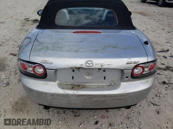 ✅ 2008 Mazda MX-5 Miata Grand Touring • VIN: JM1NC25F080140065 • Lot: 75619084. Wystawiony na Copart z przebiegiem 88 805 mil. Bezpłatny archiwum sprzedaży aukcyjnych z USA i szczegółowy raport historii pojazdu na DreamBid. Zdjęcie 10.