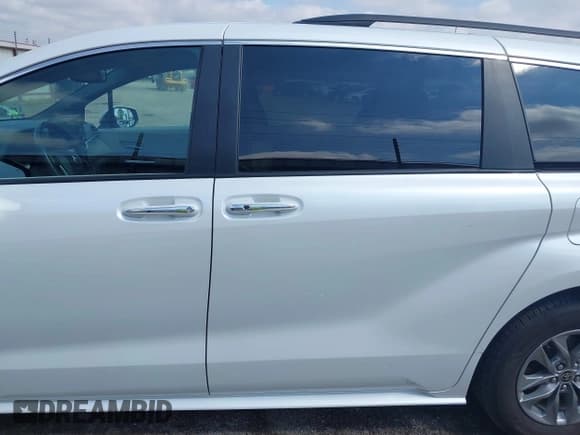 ✅ 2022 Toyota Sienna XLE • VIN: 5TDYRKEC9NS090213 • Lot: 43092663. Wystawiony na IAAI z przebiegiem 64 113 mil. Bezpłatny archiwum sprzedaży aukcyjnych z USA i szczegółowy raport historii pojazdu na DreamBid. Zdjęcie 15.