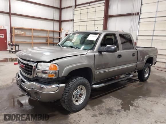 ✅ 2005 GMC Sierra 2500HD SLT • VIN: 1GTHK23U05F956039 • Lot: 42514332. Listed on IAAI with 104,567 mi. Free auction sales archive from the USA and detailed vehicle history report at DreamBid. Image 2.