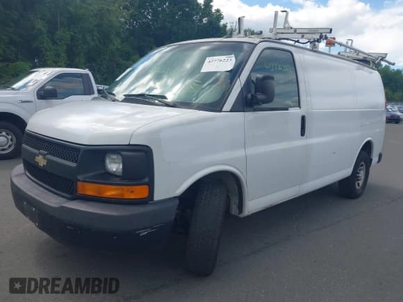 ✅ 2015 Chevrolet Express Cargo • VIN: 1GCWGFCF0F1151304 • Lot: 42776223. Wystawiony na IAAI z przebiegiem 213 156 mil. Bezpłatny archiwum sprzedaży aukcyjnych z USA i szczegółowy raport historii pojazdu na DreamBid. Zdjęcie 2.