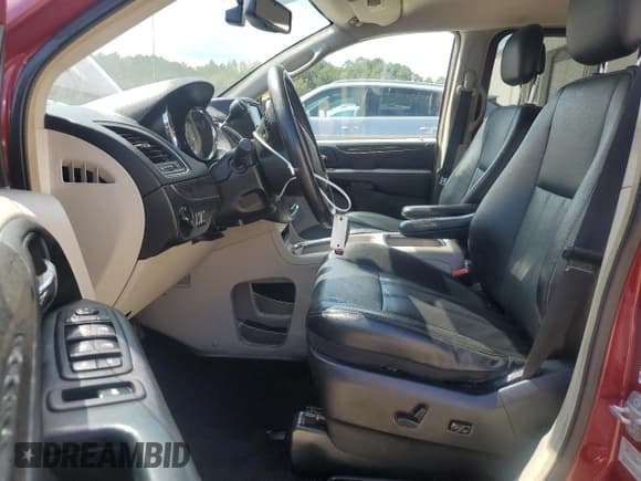 ✅ 2015 Chrysler Town & Country Touring L • VIN: 2C4RC1CG7FR506825 • Lot: 80372015. Listed on Copart with 154,846 mi. Free auction sales archive from the USA and detailed vehicle history report at DreamBid. Image 7.