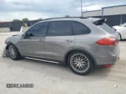 ✅ 2012 Porsche Cayenne S • VIN: WP1AB2A20CLA46519 • Lot: 80089165. Wystawiony na Copart z przebiegiem 179 068 mil. Bezpłatny archiwum sprzedaży aukcyjnych z USA i szczegółowy raport historii pojazdu na DreamBid. Zdjęcie 2.
