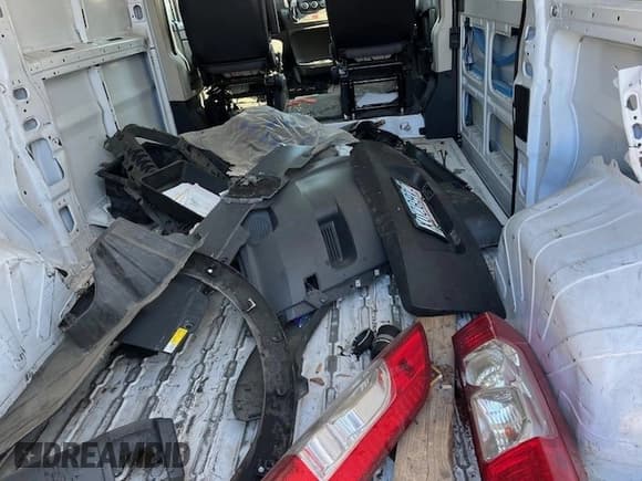 ✅ 2018 Ram ProMaster Cargo • VIN: 3C6TRVCG2JE100738 • Lot: 83638454. Wystawiony na Copart z przebiegiem 328 446 mil. Bezpłatny archiwum sprzedaży aukcyjnych z USA i szczegółowy raport historii pojazdu na DreamBid. Zdjęcie 5.